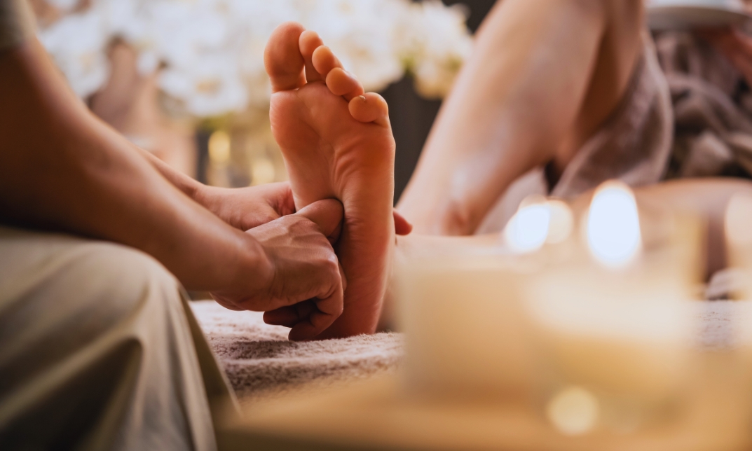 10 Benefits of Reflexology That May Improve Your Wellbeing
